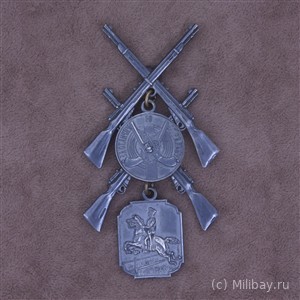 Знак двойного награждения за отличную выездку и отличную стрельбу